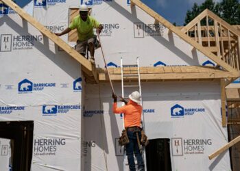 Homebuilder sentiment rises again in July, but builders warn higher mortgage rates are hurting