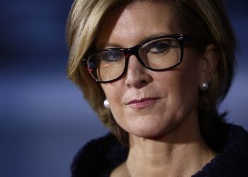 JPMorgan Chase exec Erdoes sought tax advice, Madoff intel from Epstein, suit alleges