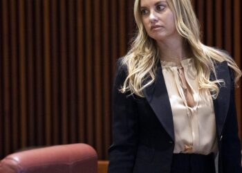 Ohio bans ‘Dr. Roxy’ from practicing plastic surgery after finding she livestreamed surgeries on TikTok Ohio bans ‘Dr. Roxy’ from practicing plastic surgery after finding she livestreamed surgeries on TikTok