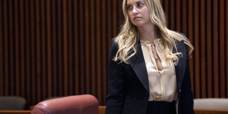 Ohio bans ‘Dr. Roxy’ from practicing plastic surgery after finding she livestreamed surgeries on TikTok Ohio bans ‘Dr. Roxy’ from practicing plastic surgery after finding she livestreamed surgeries on TikTok