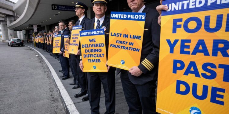 Pilots to get up to 40% raises and other benefits in billion deal struck by United Airlines and union: ‘Historic agreement’ Pilots to get up to 40% raises and other benefits in billion deal struck by United Airlines and union: ‘Historic agreement’