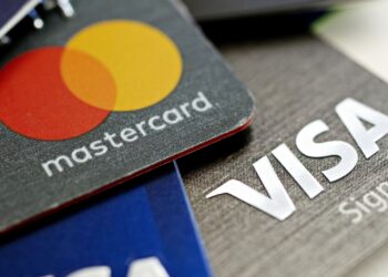 The fight over a bill targeting credit card fees pits payment companies against retailers