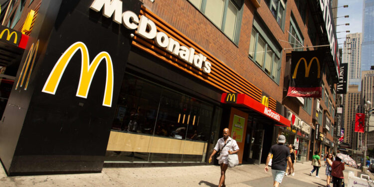 3 trends are dividing restaurant companies into winners and losers 3 trends are dividing restaurant companies into winners and losers