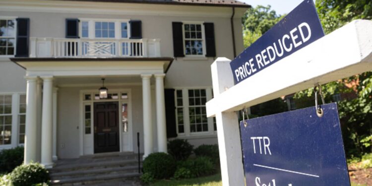 Foreign buyers are bailing on the U.S. housing market. Here’s why Foreign buyers are bailing on the U.S. housing market. Here’s why