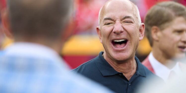 Jeff Bezos just bought a million mansion on an island near Miami known as ‘Billionaire Bunker’ where the super wealthy rub shoulders Jeff Bezos just bought a million mansion on an island near Miami known as ‘Billionaire Bunker’ where the super wealthy rub shoulders