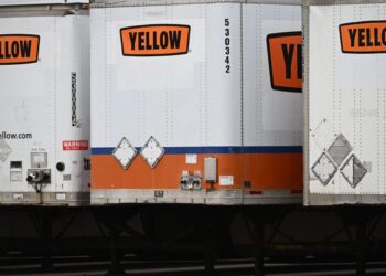 Yellow paid executives .6 million in bonuses for bankruptcy wind-down as 30,000 employees became jobless