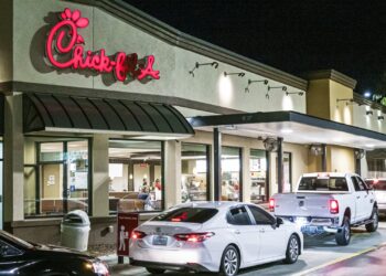 Fast-food drive-thru lanes speed up as fewer drivers wait in line