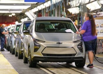 GM expands production of gas-powered SUV, trucks in Michigan