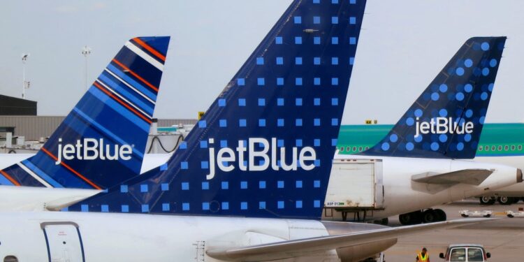 JetBlue raises flight attendant pay, union agrees to support merger with Spirit JetBlue raises flight attendant pay, union agrees to support merger with Spirit
