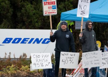 Boeing union backs sweetened contract offer that could end strike, sets vote for Monday
