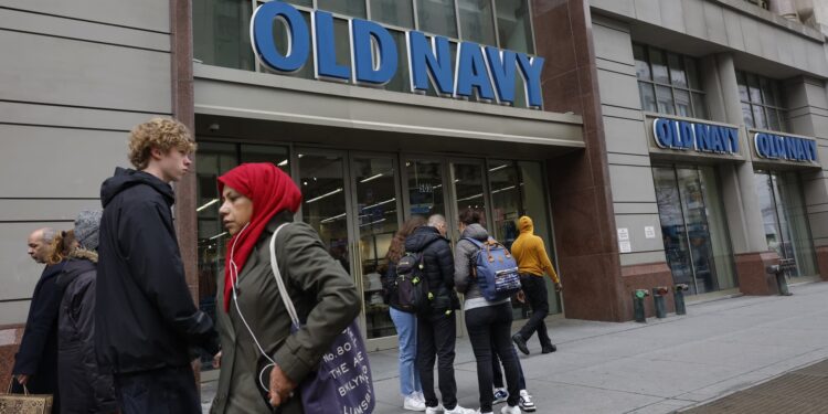 Gap shares surge as it raises guidance, touts ‘strong start’ to holiday