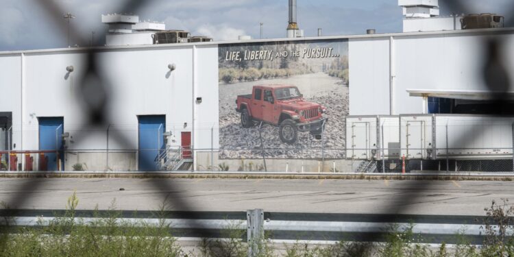 Stellantis to indefinitely lay off 1,100 workers at Jeep plant in Ohio Stellantis to indefinitely lay off 1,100 workers at Jeep plant in Ohio