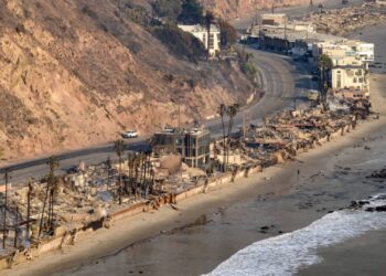 Airlines extend travel waivers due to LA wildfires