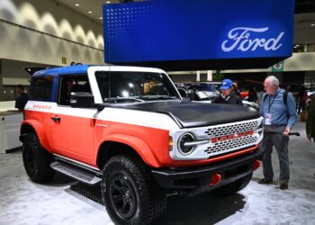 GM, Ford report best annual U.S. sales since 2019