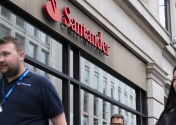 Santander is reconsidering its presence in the U.K., FT says