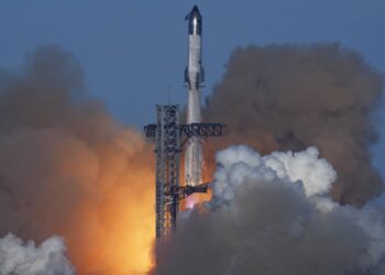 SpaceX’s Starship rocket breaks up after launch, flights divert after FAA debris warning