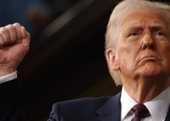 Trump holds long-awaited crypto summit, calls for bill ‘on his desk’ before August