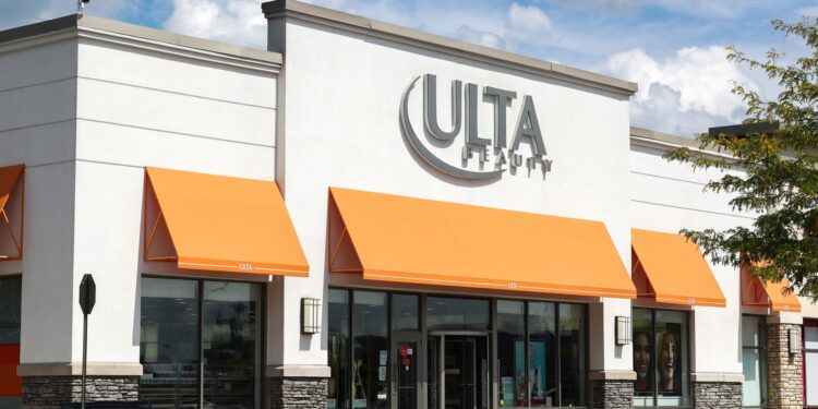 Ulta issues weak guidance, citing consumer uncertainty, rising competition and company missteps Ulta issues weak guidance, citing consumer uncertainty, rising competition and company missteps