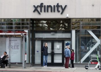Comcast stock drops as investors balk at weakness in broadband