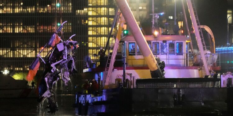 The helicopter company in the deadly NYC crash that killed an executive and his whole family recently emerged from bankruptcy and already faces a .4 million lawsuit The helicopter company in the deadly NYC crash that killed an executive and his whole family recently emerged from bankruptcy and already faces a .4 million lawsuit