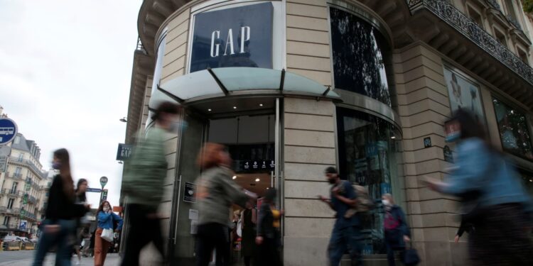Gap shares plummet as retailer says tariffs will cost hundreds of millions Gap shares plummet as retailer says tariffs will cost hundreds of millions