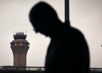 Newark air traffic controllers lost contact with planes again in overnight outage