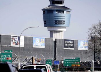 Speeding jet slams on breaks and has to abort takeoff