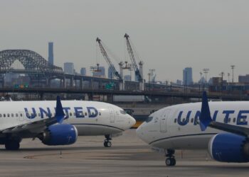 United cuts Newark schedule after hundreds of flight disruptions, blaming FAA staffing, technology problems United cuts Newark schedule after hundreds of flight disruptions, blaming FAA staffing, technology problems
