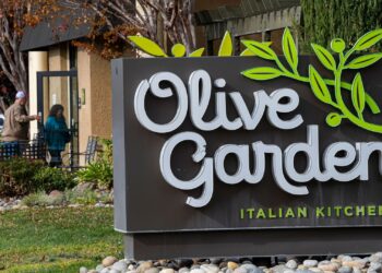 Darden Restaurants beats earnings estimates, as Olive Garden parent predicts growth in 2026