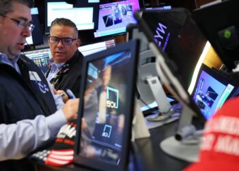 Dow futures dip as Wall Street weighs likelihood of Trump’s latest tariff threat, while U.S. eyes call to resolve China trade snag