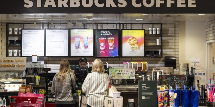 Starbucks moves to the next phase in its turnaround: Winning over employees Starbucks moves to the next phase in its turnaround: Winning over employees