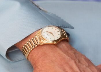 Republican banker accused in 0 million Ponzi scheme bought a Patek Philippe watch, jaunts to Kennebunkport, and put millions on his credit cards