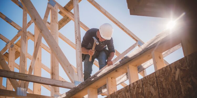 Top economist sounds the alarm even louder on the housing market and says homebuilders are ‘giving up’