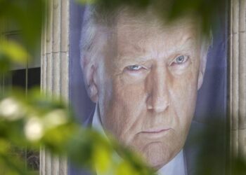 Trump doubles down on Aug. 1 tariff deadline as stocks continue to dip