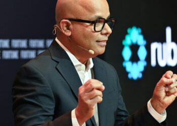 AI empowers criminals to launch ‘customized attacks at scale’—but could also help firms fortify their defenses, say tech industry leaders | Fortune AI empowers criminals to launch ‘customized attacks at scale’—but could also help firms fortify their defenses, say tech industry leaders | Fortune