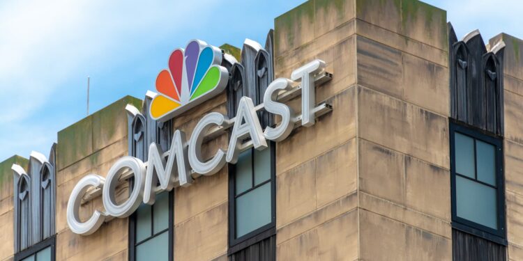 Comcast beats earnings estimates despite more broadband subscriber losses Comcast beats earnings estimates despite more broadband subscriber losses