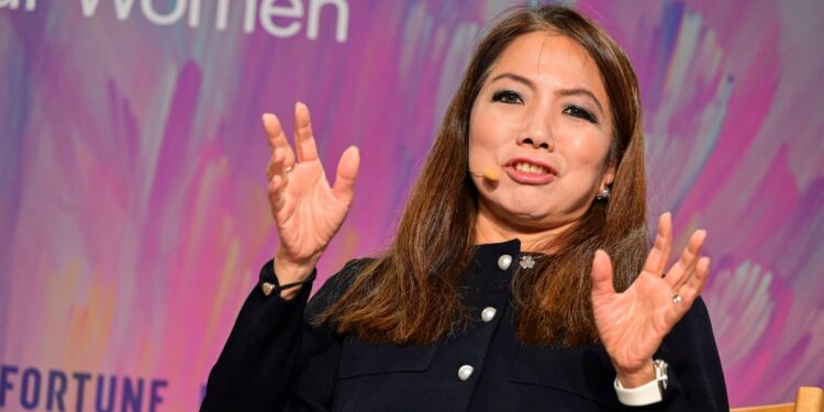 DBS CEO Tan Su Shan’s one big lesson for getting through Trump’s tariffs: ‘Diversify’ | Fortune DBS CEO Tan Su Shan’s one big lesson for getting through Trump’s tariffs: ‘Diversify’ | Fortune