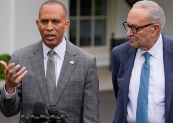 During a White House meeting, Hakeem Jeffries spotted a ‘Trump 2028’ hat and asked JD Vance ‘Hey, bro, you got a problem with this?’ | Fortune