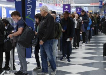 Airlines cancel more than 700 U.S. flights as FAA-ordered shutdown cuts begin Airlines cancel more than 700 U.S. flights as FAA-ordered shutdown cuts begin