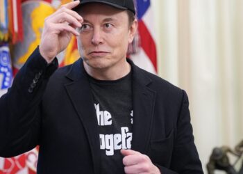 Elon Musk is officially on the trillionaire path as Tesla shareholders approve an unprecedented  trillion pay package | Fortune