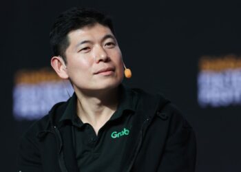Grab CEO Anthony Tan suggests drivers could upscale to ‘new kinds of jobs’ as the firm prepares to launch robotaxis next year | Fortune Grab CEO Anthony Tan suggests drivers could upscale to ‘new kinds of jobs’ as the firm prepares to launch robotaxis next year | Fortune