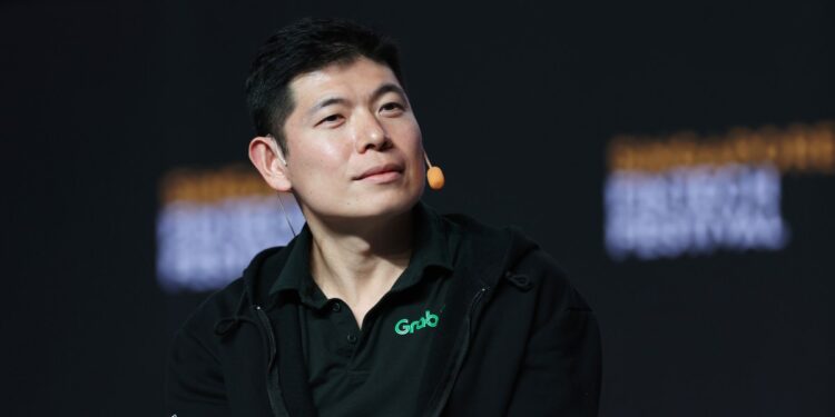 Grab CEO Anthony Tan suggests drivers could upscale to ‘new kinds of jobs’ as the firm prepares to launch robotaxis next year | Fortune Grab CEO Anthony Tan suggests drivers could upscale to ‘new kinds of jobs’ as the firm prepares to launch robotaxis next year | Fortune