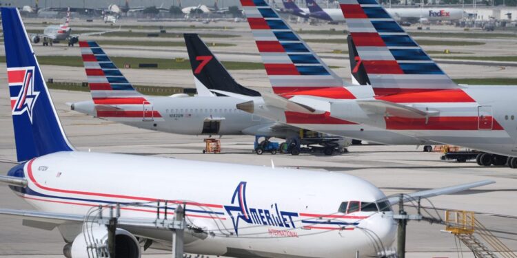 Trump demands ,000 bonuses for air traffic controllers who worked during shutdown and pay cuts for those who didn’t amid flight chaos | Fortune