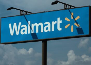 Walmart shares are up 312% during outgoing CEO Doug McMillon’s tenure. Here’s how that compares to its rivals Walmart shares are up 312% during outgoing CEO Doug McMillon’s tenure. Here’s how that compares to its rivals